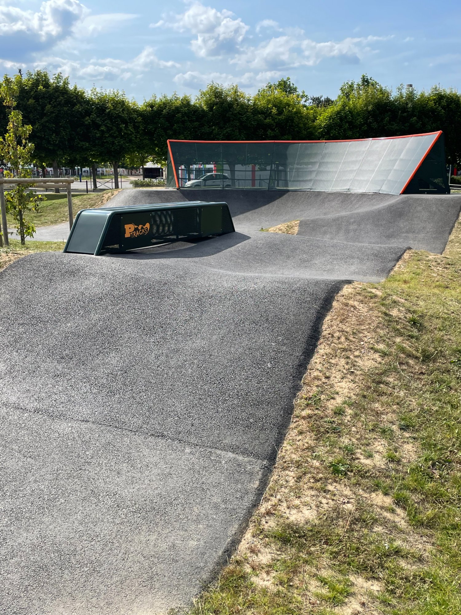 Wall ride pumptrack — réalisation op.n
